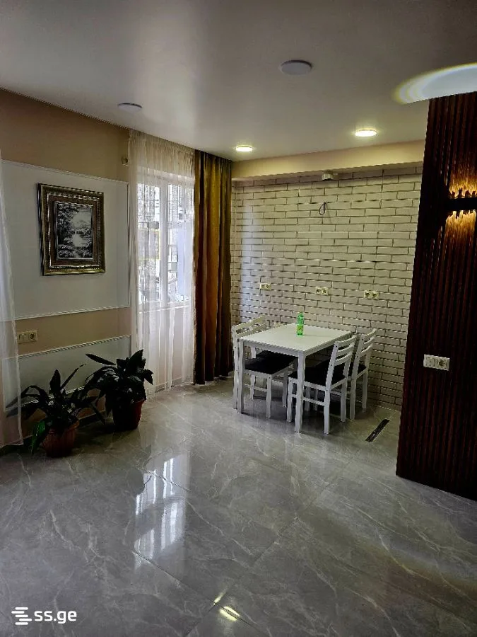 2 room Flat For Rent. Batumi · 4/12