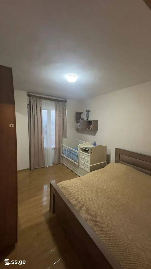 4 room Flat For Sale. Isani · 12/12