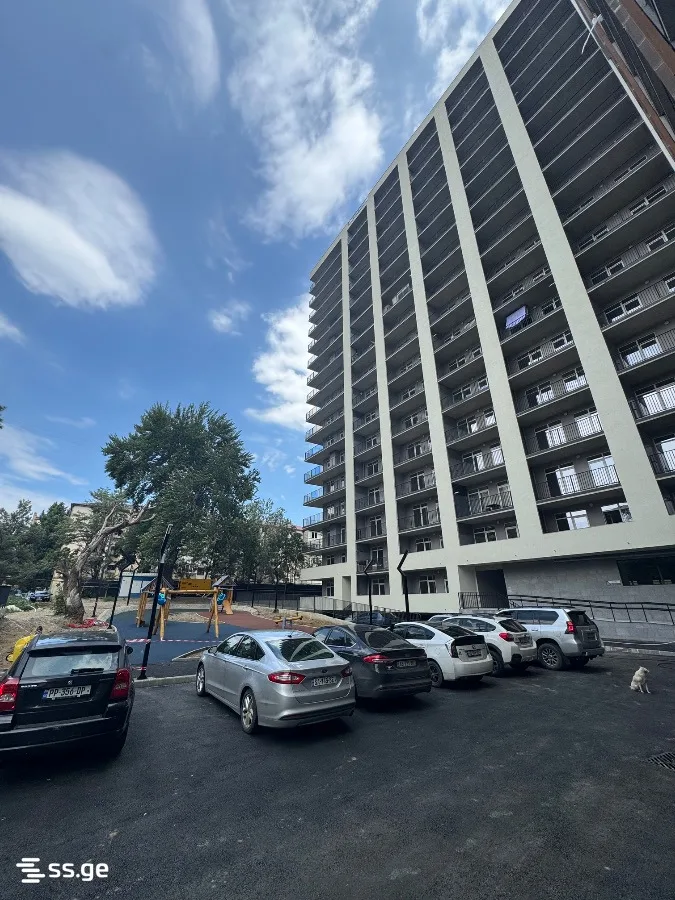 2 room Flat For Sale. Isani · 10/12