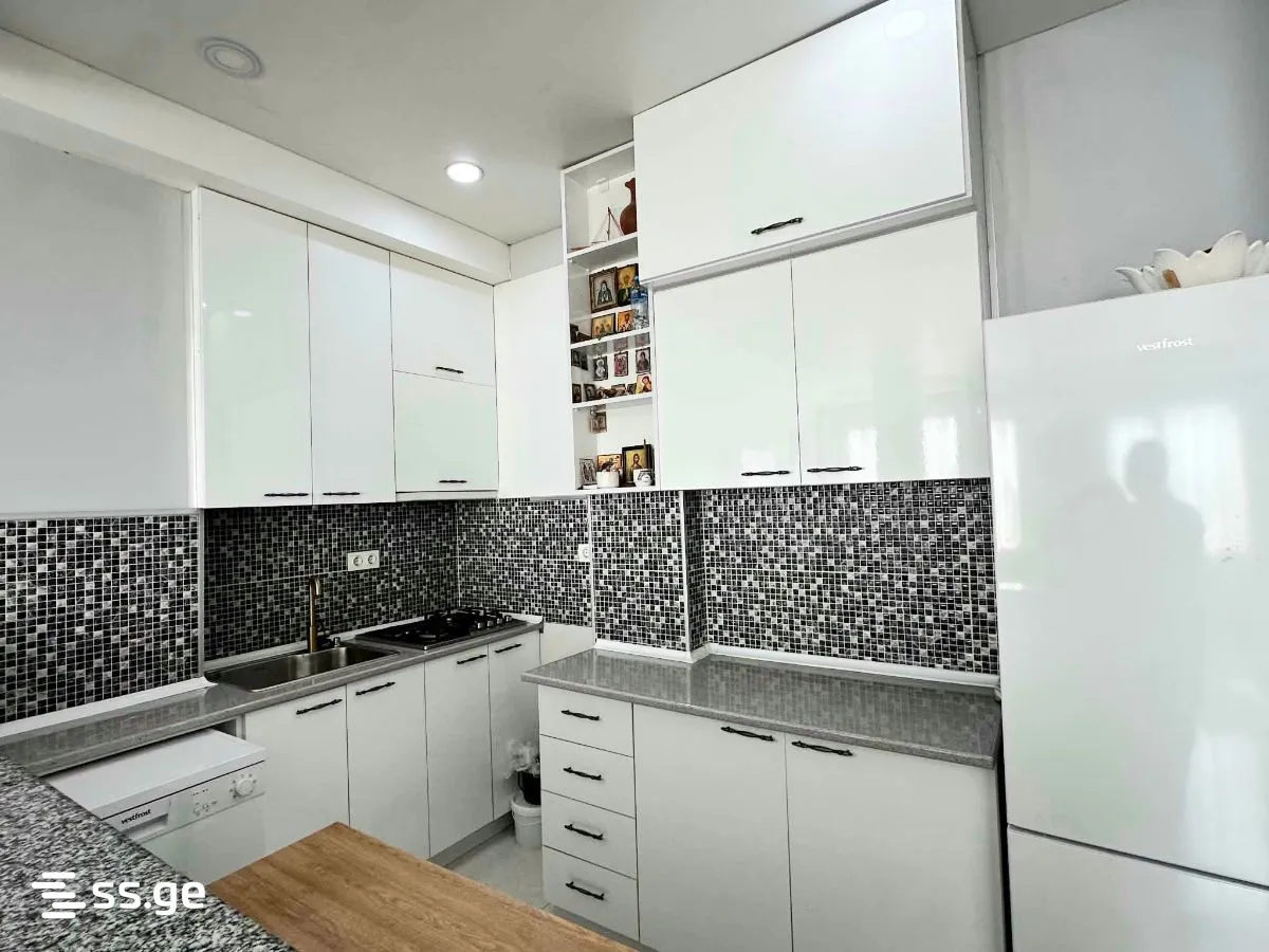 4 room Flat For Sale. Batumi · 6