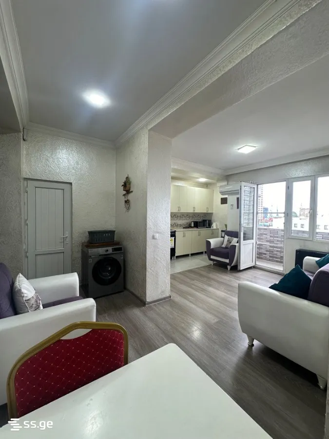 5 room Flat For Sale. Batumi · 3