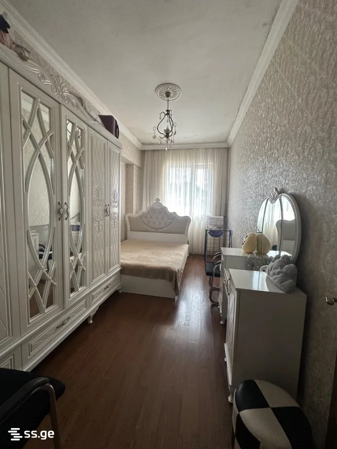 5 room Flat For Sale. Batumi · 8/12