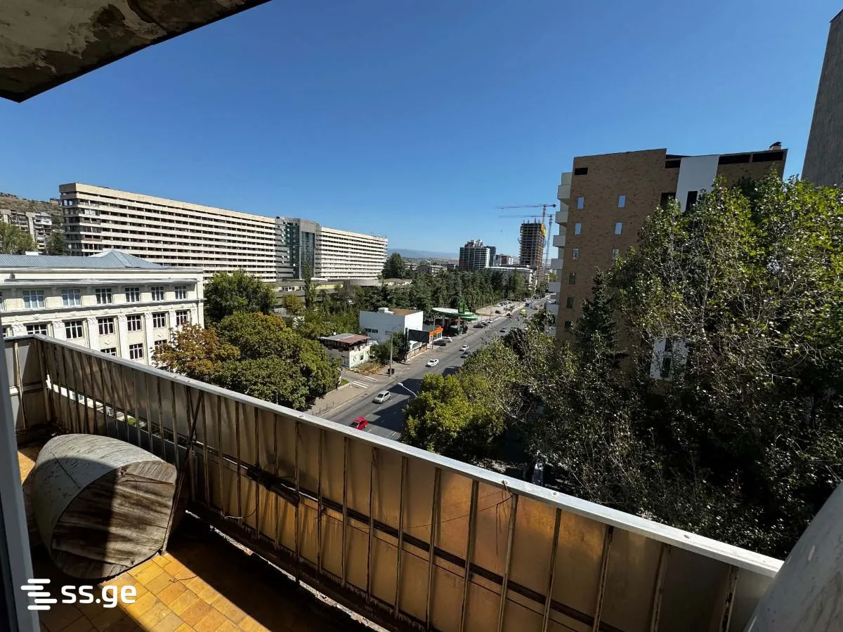 7 room Flat For Sale. Saburtalo · 1/10