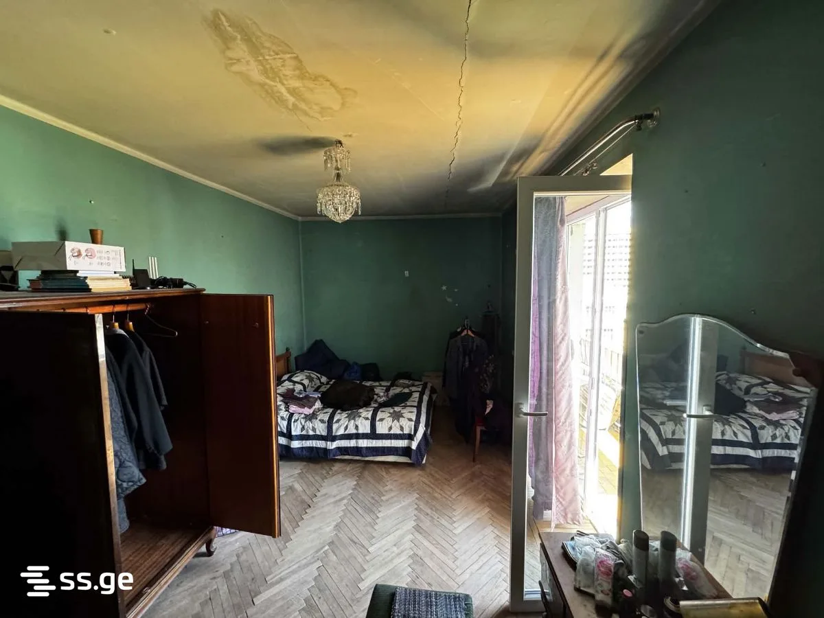 7 room Flat For Sale. Saburtalo · 5/10