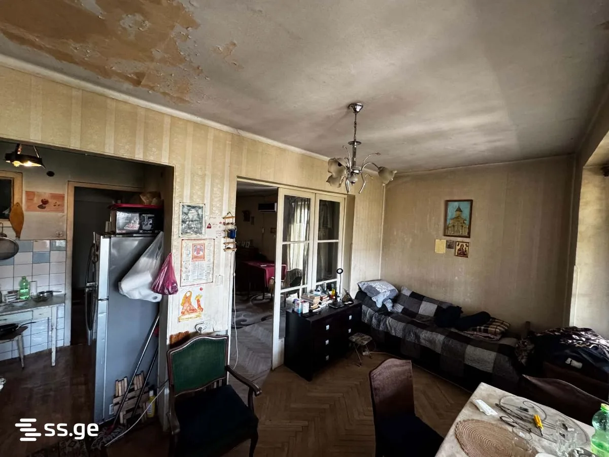 7 room Flat For Sale. Saburtalo · 9/10