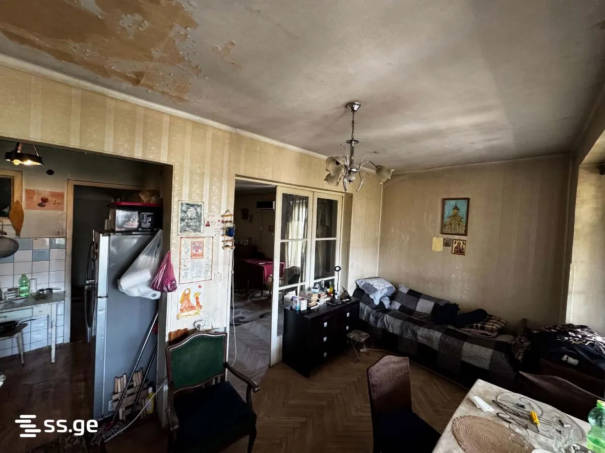 7 room Flat For Sale. Saburtalo · 9