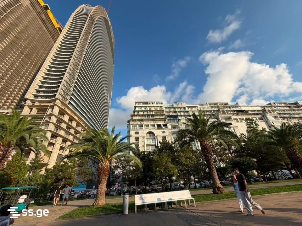 3 room Flat For Sale. Batumi · 1/10