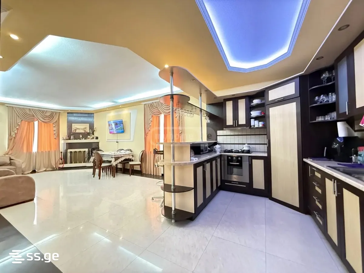 8 room Flat For Sale. Isani