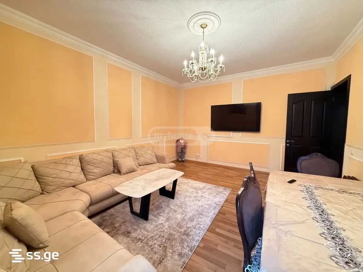 8 room Flat For Sale. Isani · 3