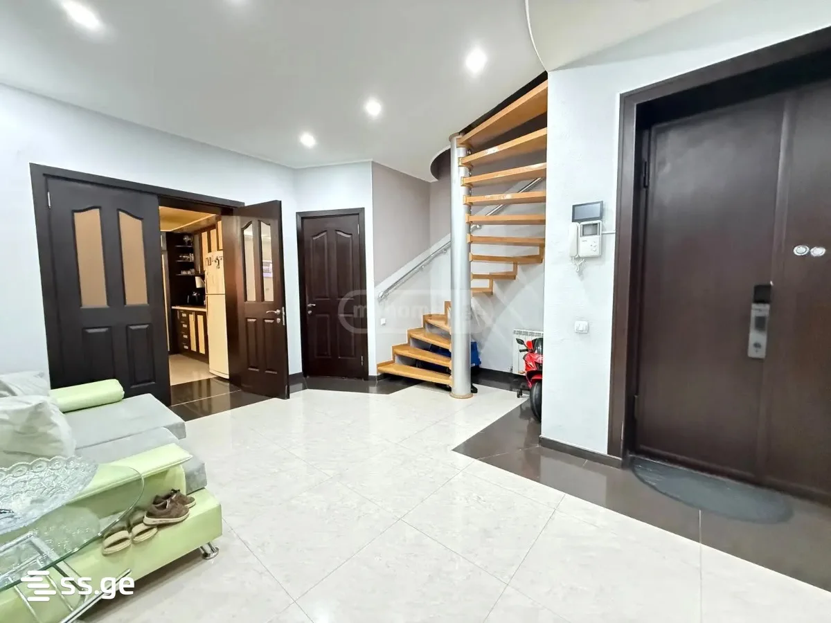 8 room Flat For Sale. Isani · 5/12