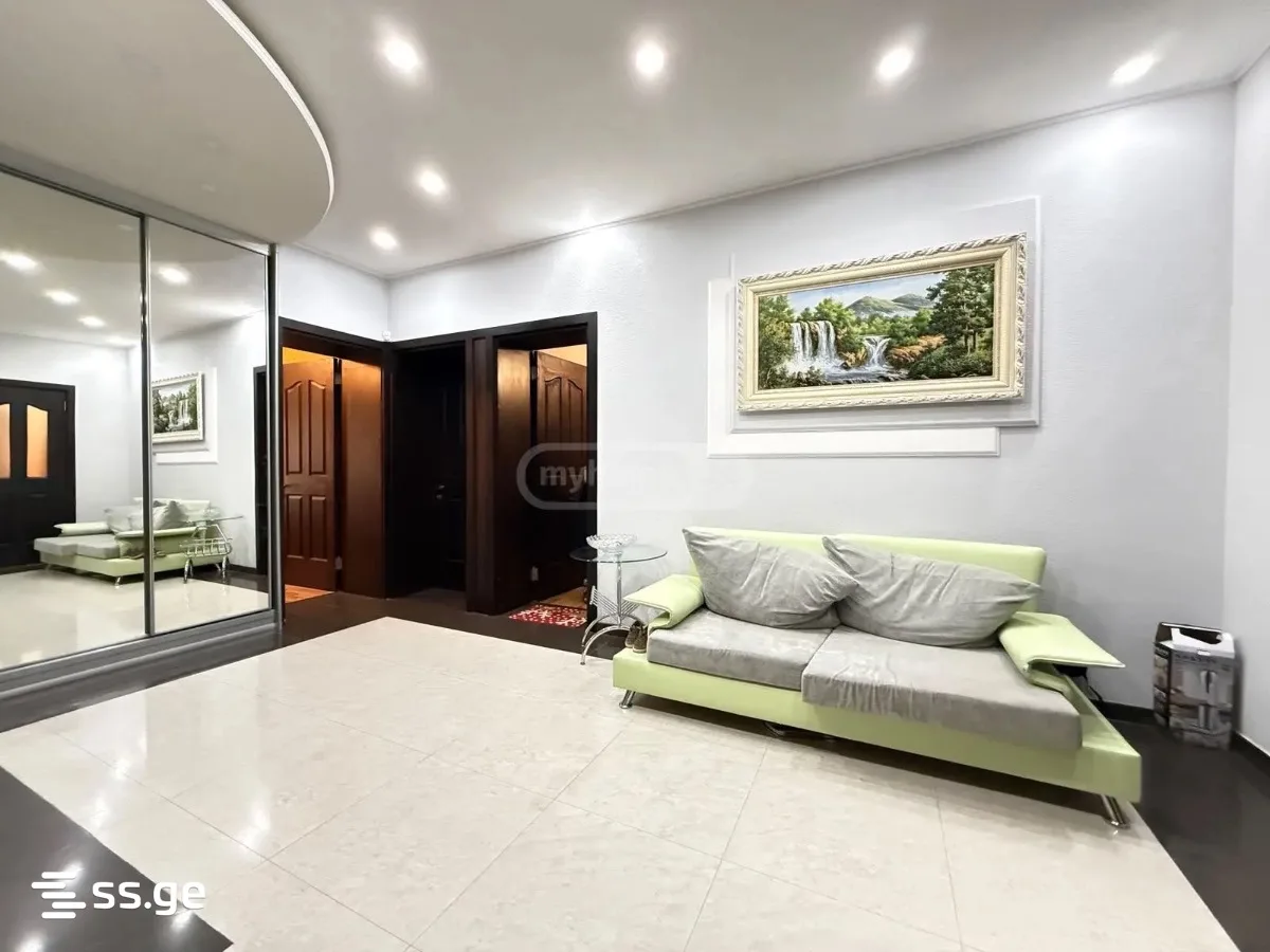 8 room Flat For Sale. Isani · 7/12