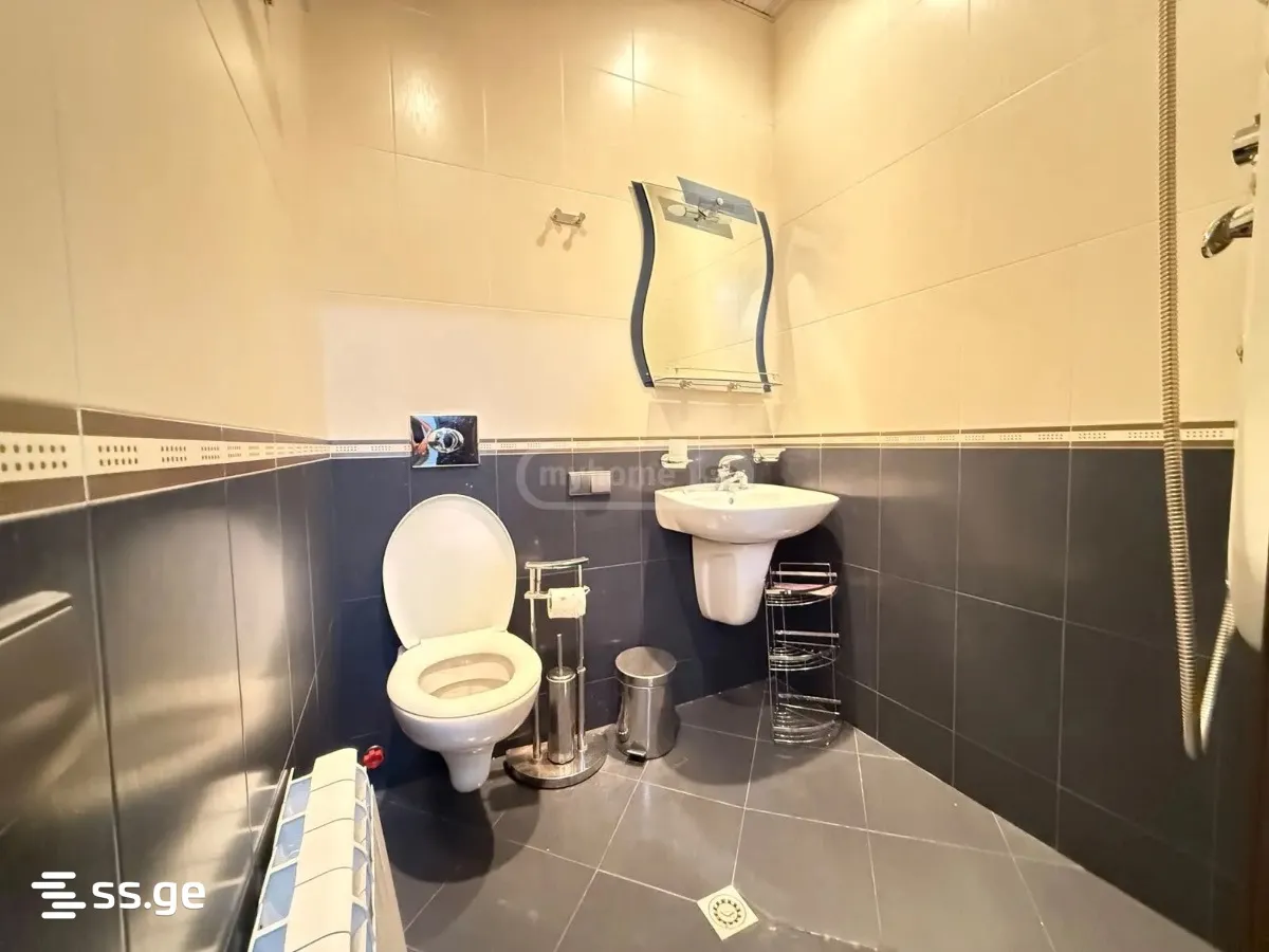 8 room Flat For Sale. Isani · 8
