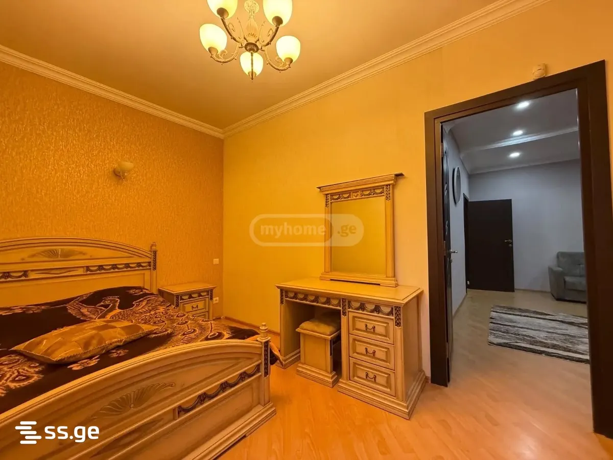 8 room Flat For Sale. Isani · 9