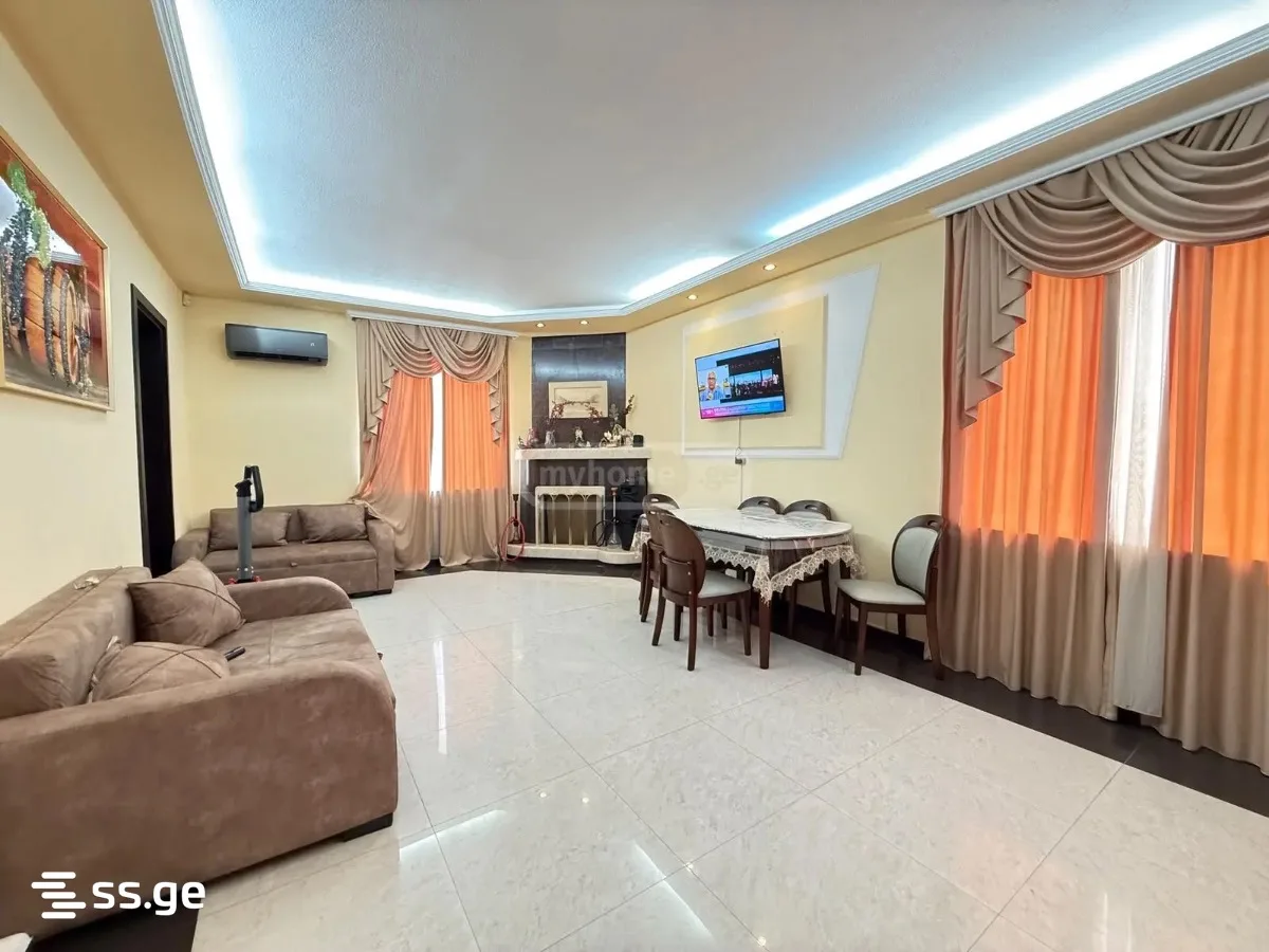 8 room Flat For Sale. Isani · 11/12
