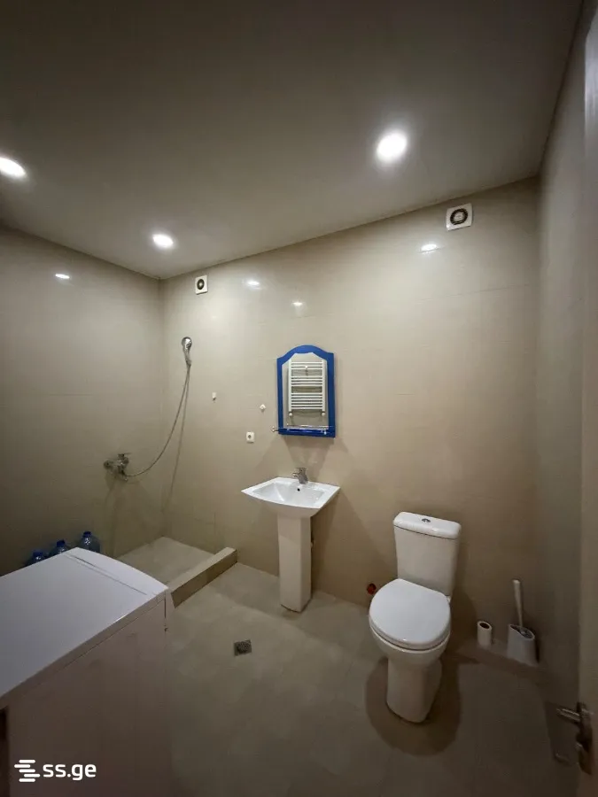 3 room Flat For Sale. Digomi · 6