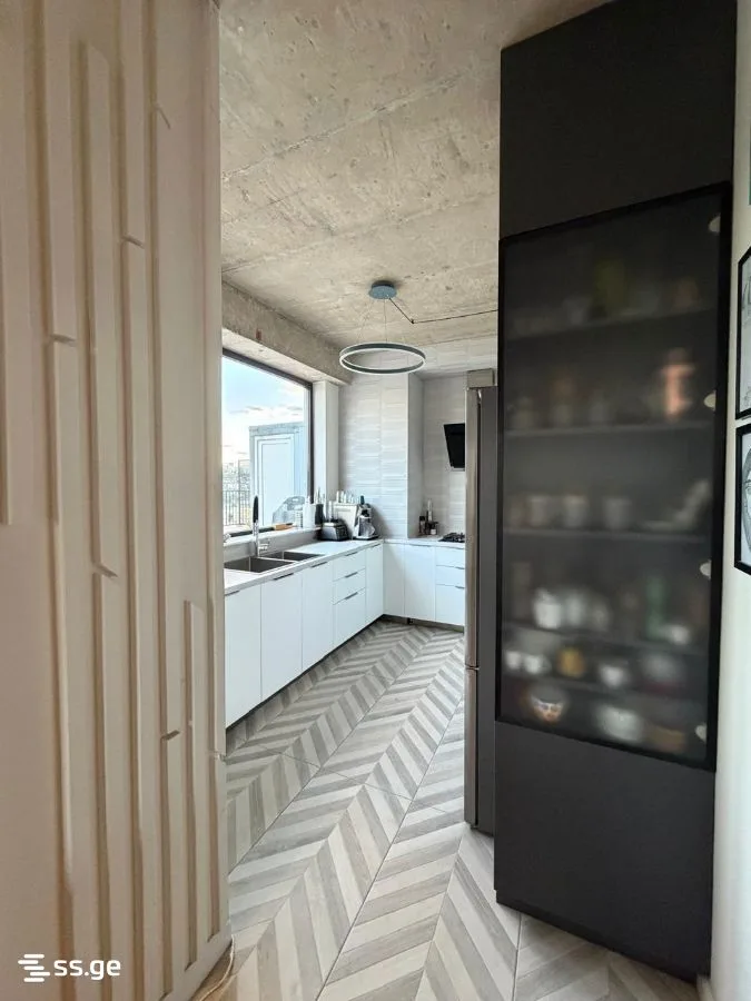 4 room Flat For Sale. Isani · 7/12