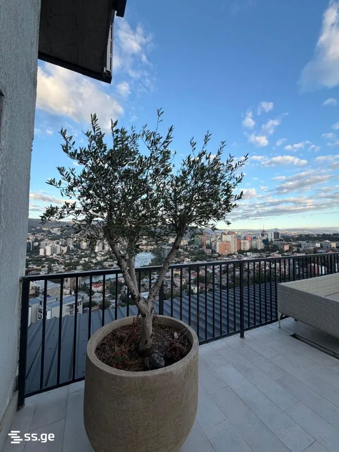 4 room Flat For Sale. Isani · 10/12