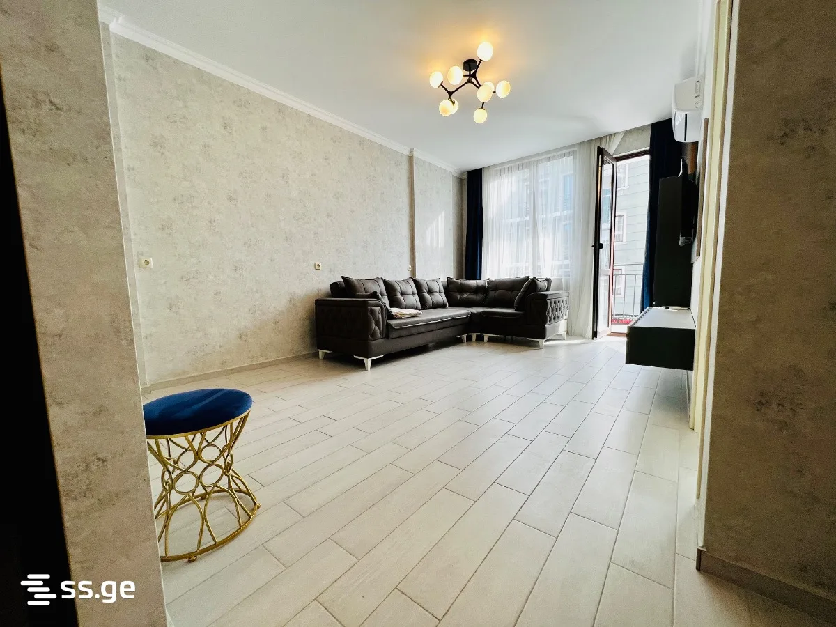 2 room Flat For Sale. Batumi · 6/12