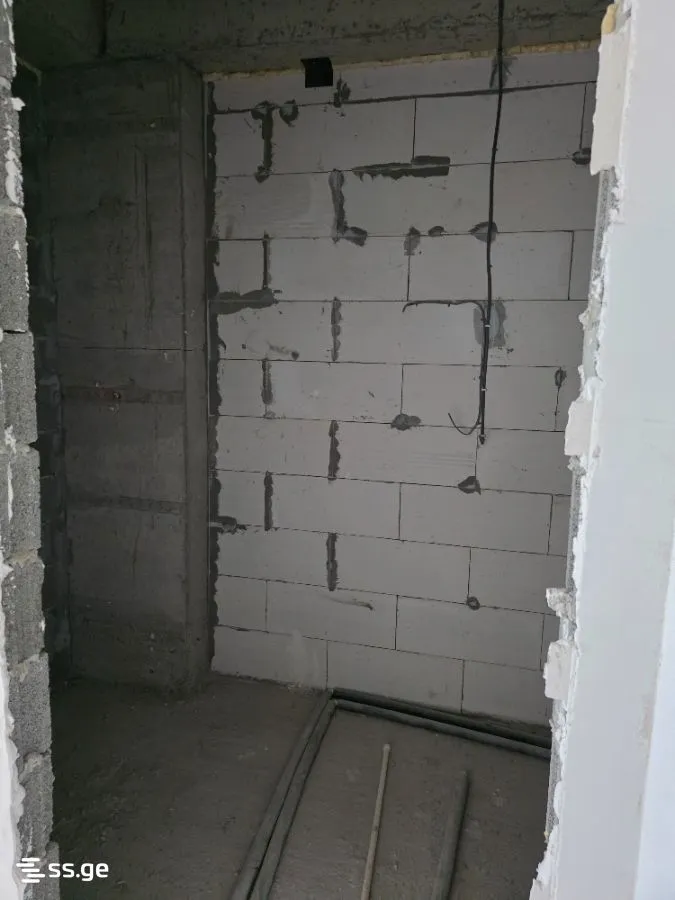 4 room Flat For Sale. Mukhiani · 3