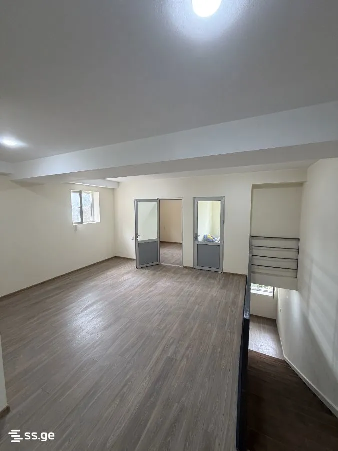 5 room Flat For Sale. Isani · 4