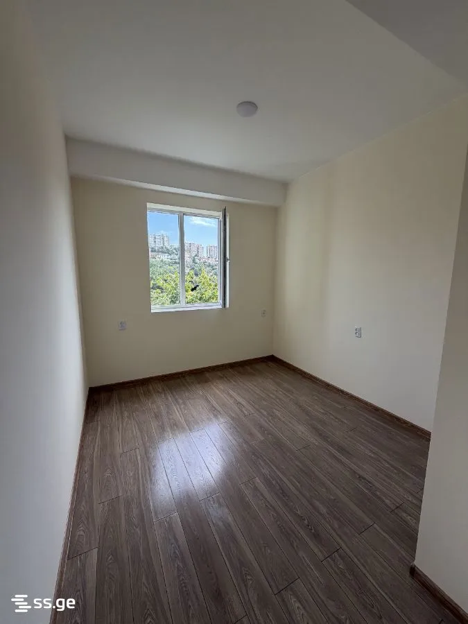 5 room Flat For Sale. Isani · 6