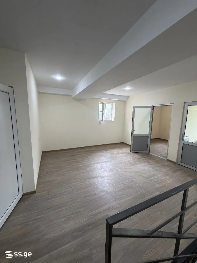 5 room Flat For Sale. Isani · 10/12