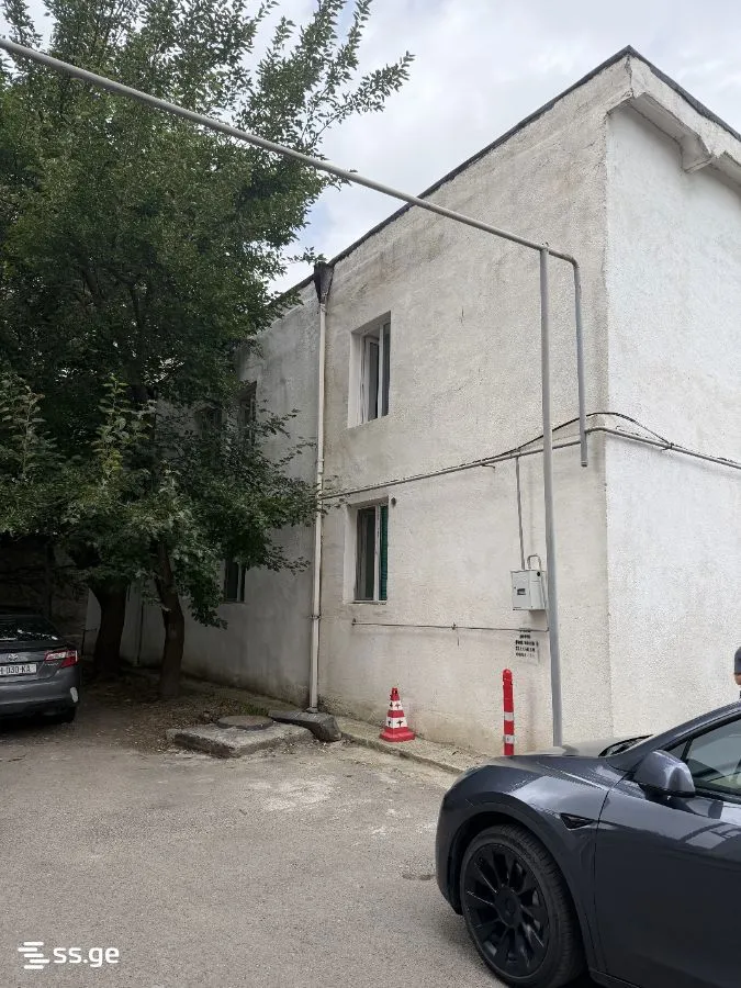 5 room Flat For Sale. Isani · 12