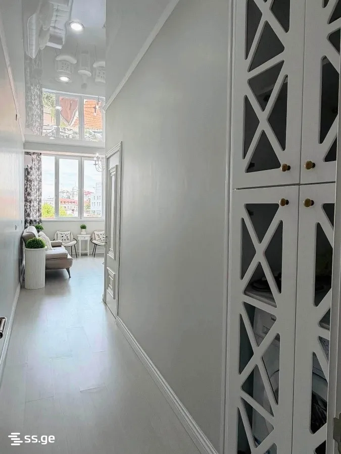 2 room Flat For Sale. Batumi · 6/12