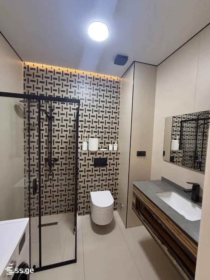 2 room Flat For Sale. Batumi · 4/12