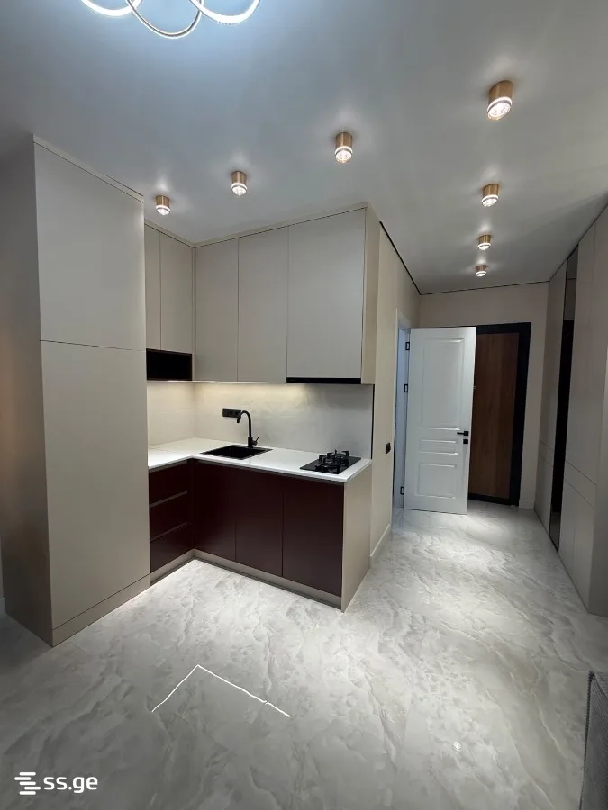 2 room Flat For Sale. Batumi · 8/12