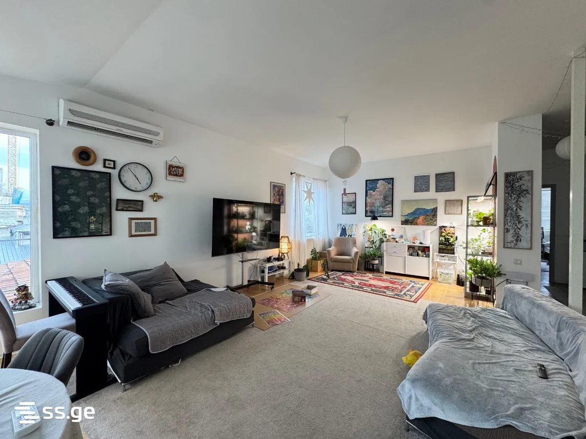 3 room Flat For Sale. Vera · 3