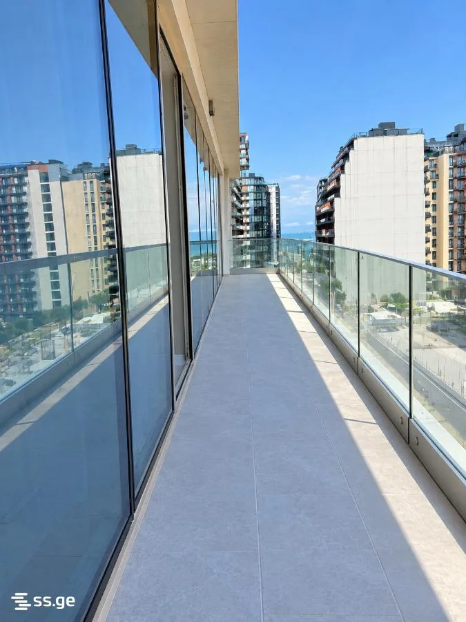 3 room Flat For Sale. Batumi · 6/12