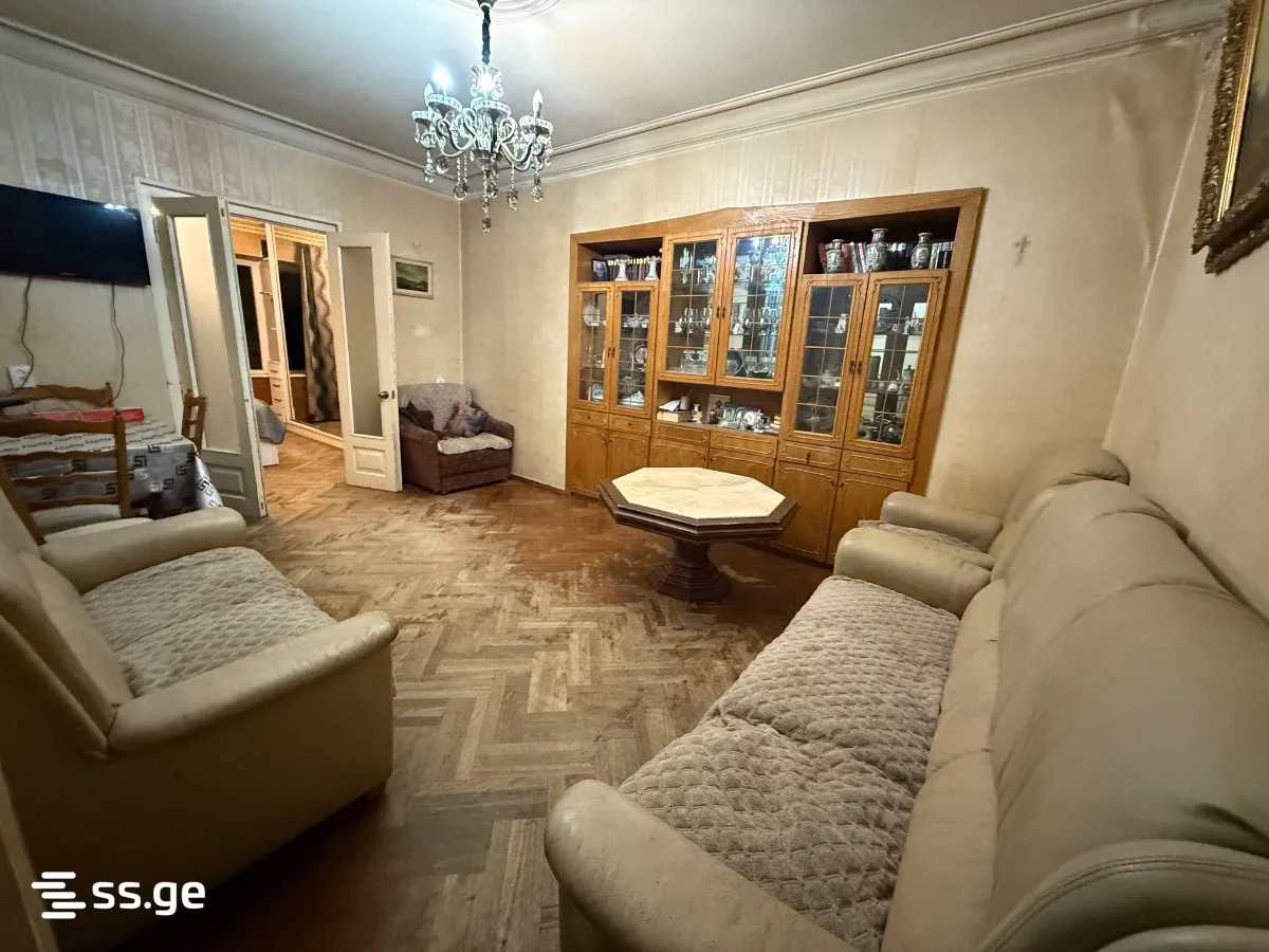 3 room Flat For Sale. Vera · 4