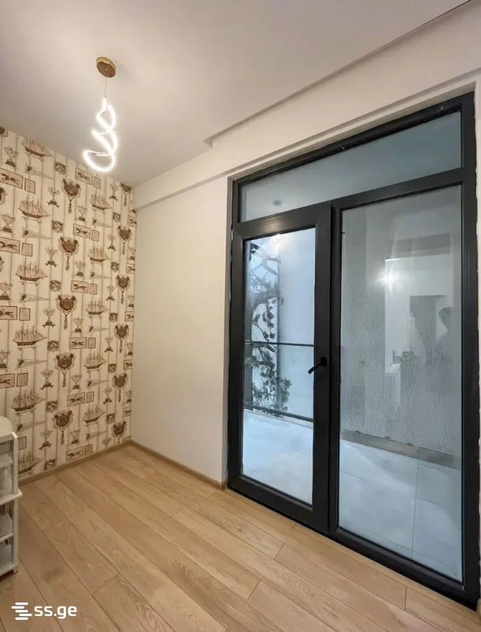 4 room Flat For Sale. Isani · 8