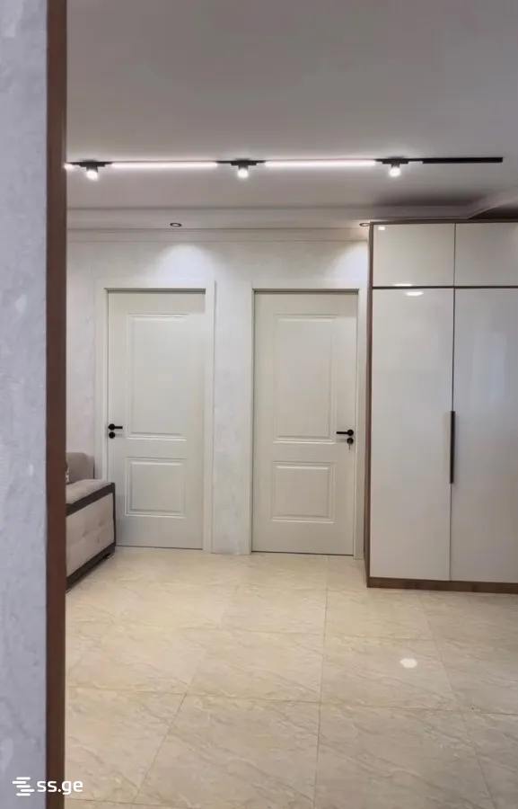 3 room Flat For Sale. Mukhiani · 5