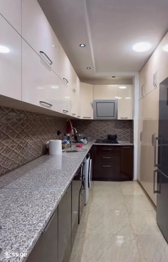 3 room Flat For Sale. Mukhiani · 6