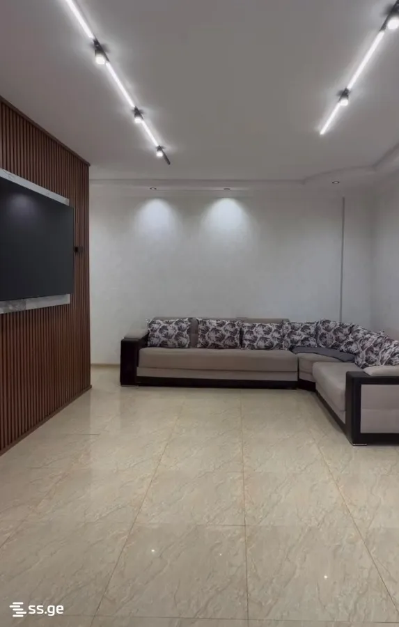 3 room Flat For Sale. Mukhiani · 7