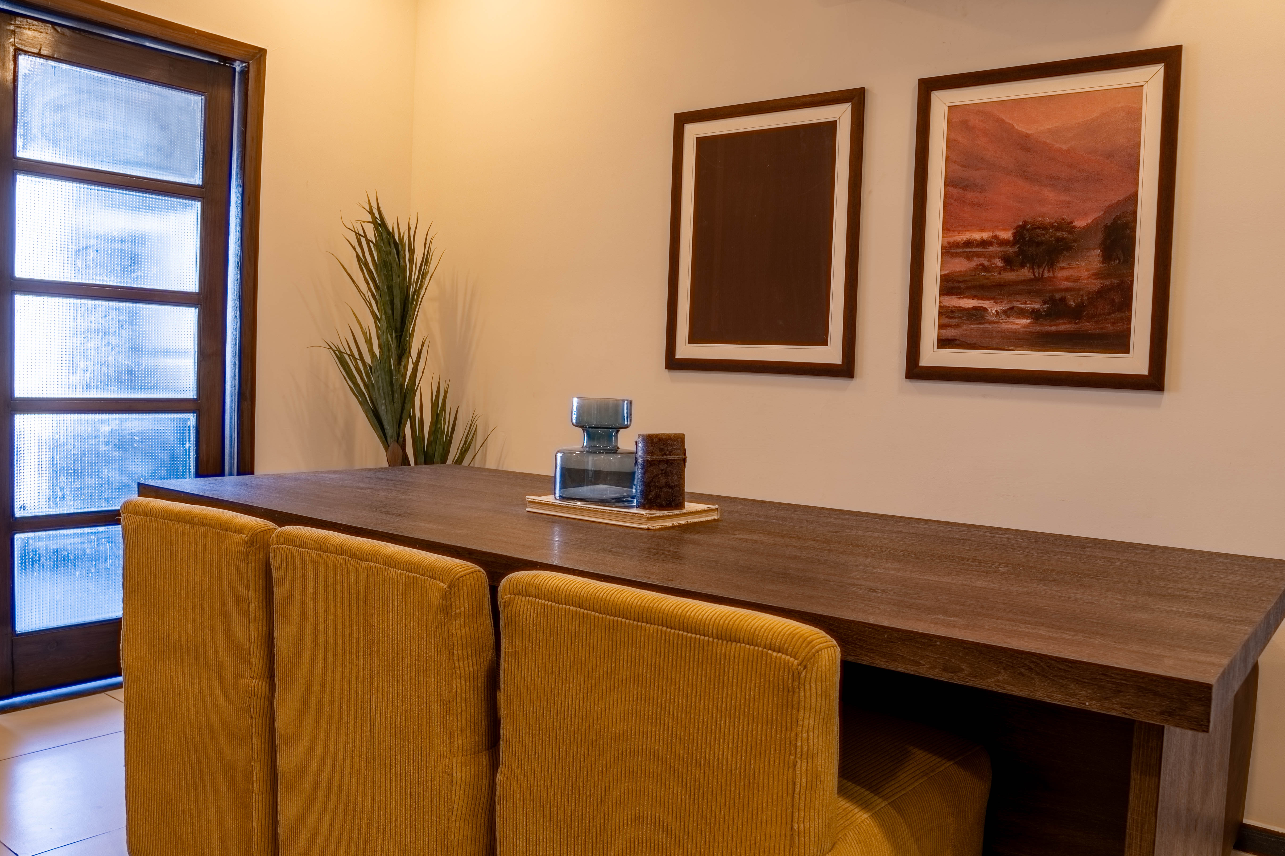 Margalla View 3BR – Balconies & Walk to Shops - Image 2