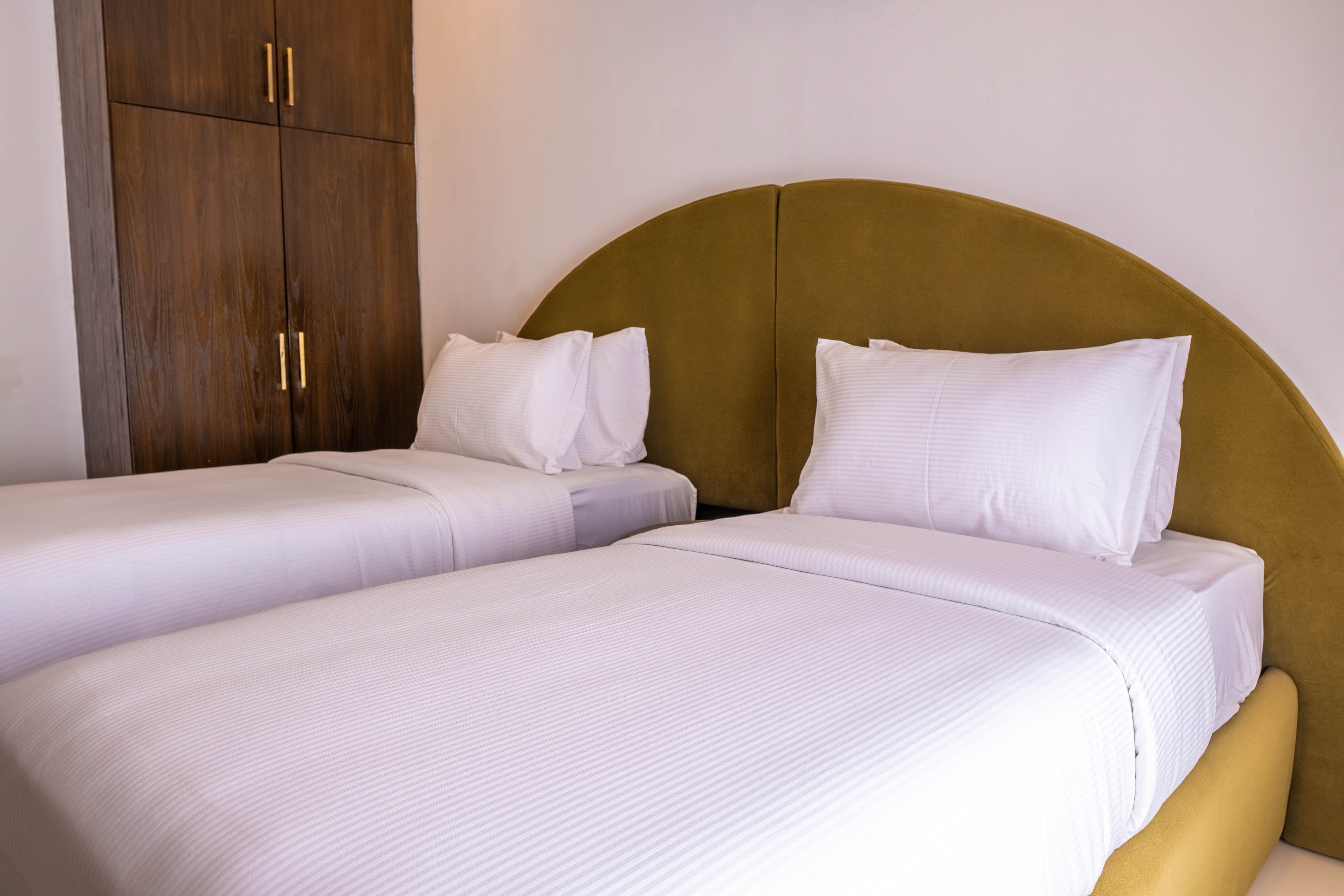 Margalla View 3BR – Balconies & Walk to Shops - Image 8