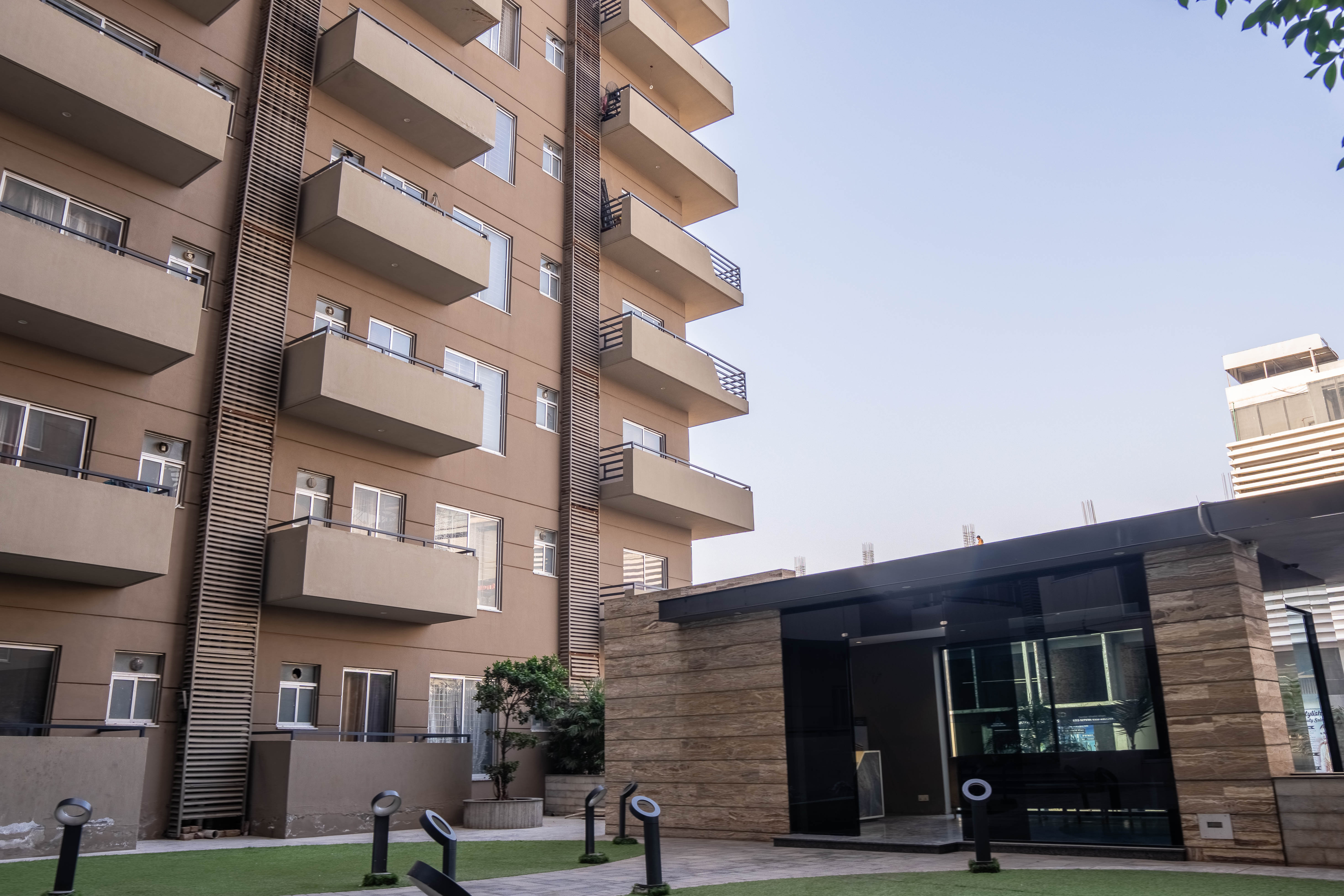 Margalla View 3BR – Balconies & Walk to Shops - Image 24