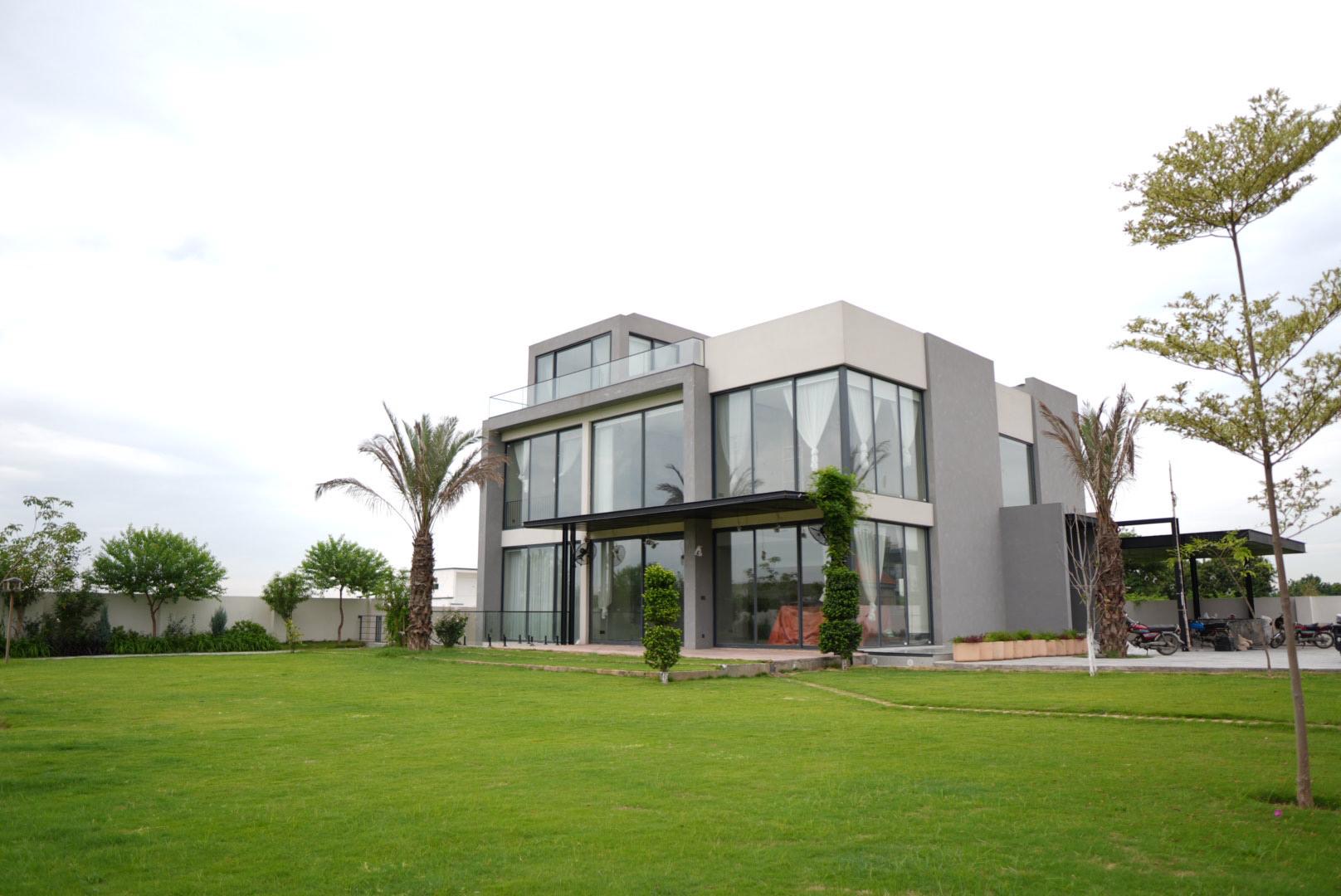 Secluded Luxury Farmhouse | Heated Pool & Garden - Image 2