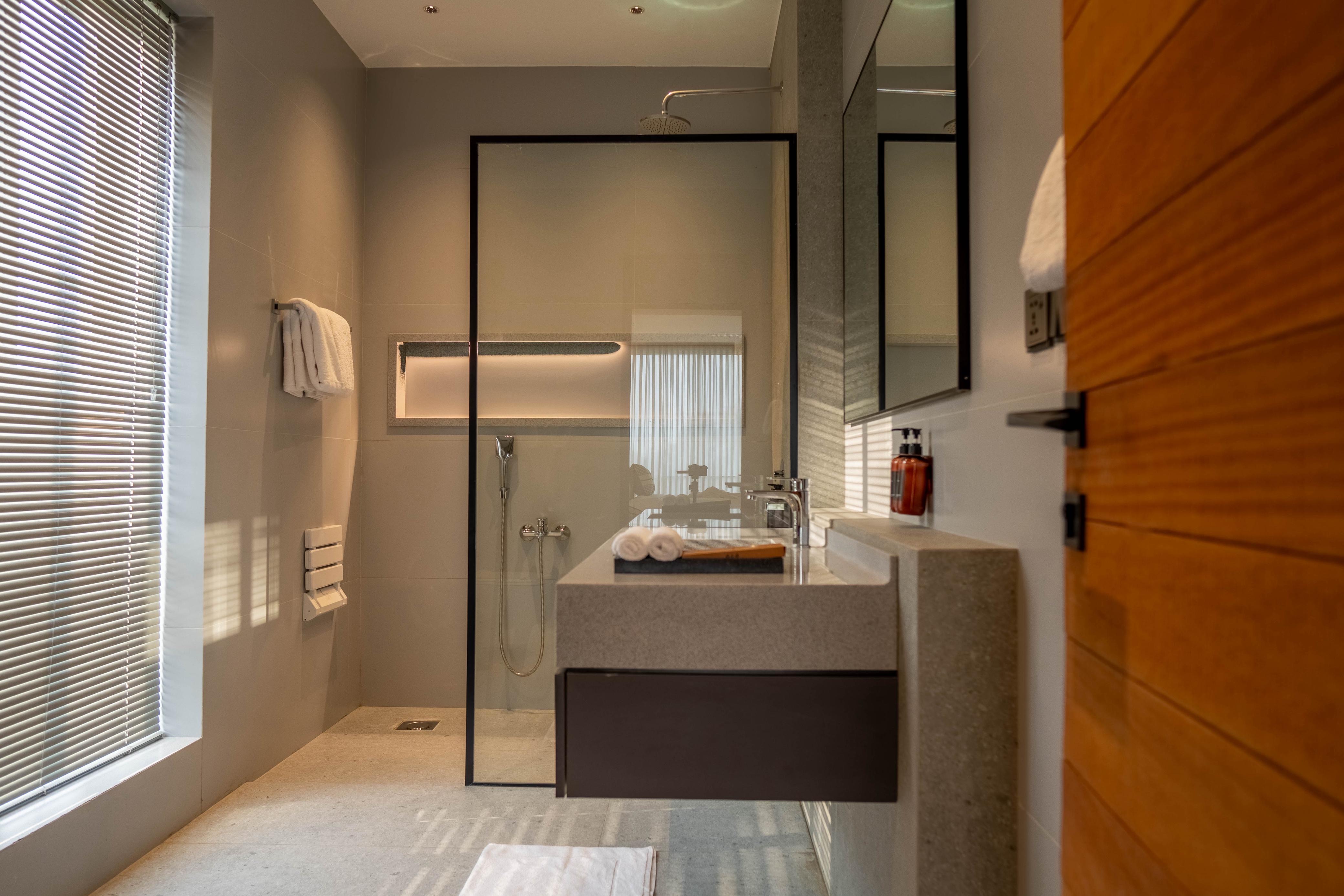 Secluded Luxury Farmhouse | Heated Pool & Garden - Image 16