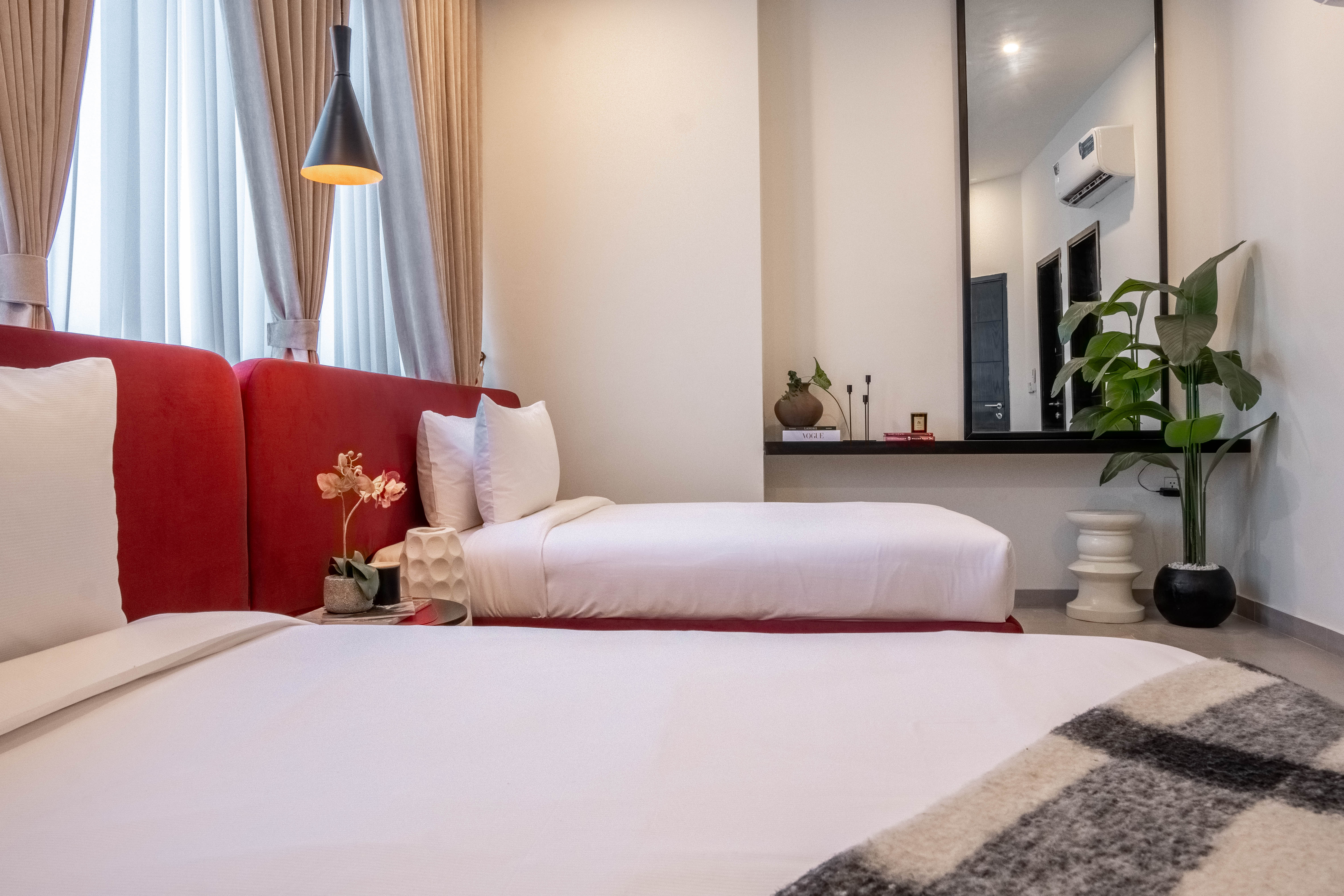 Prime Gulberg 2BR | Luxury Skyline Apartment - Image 1