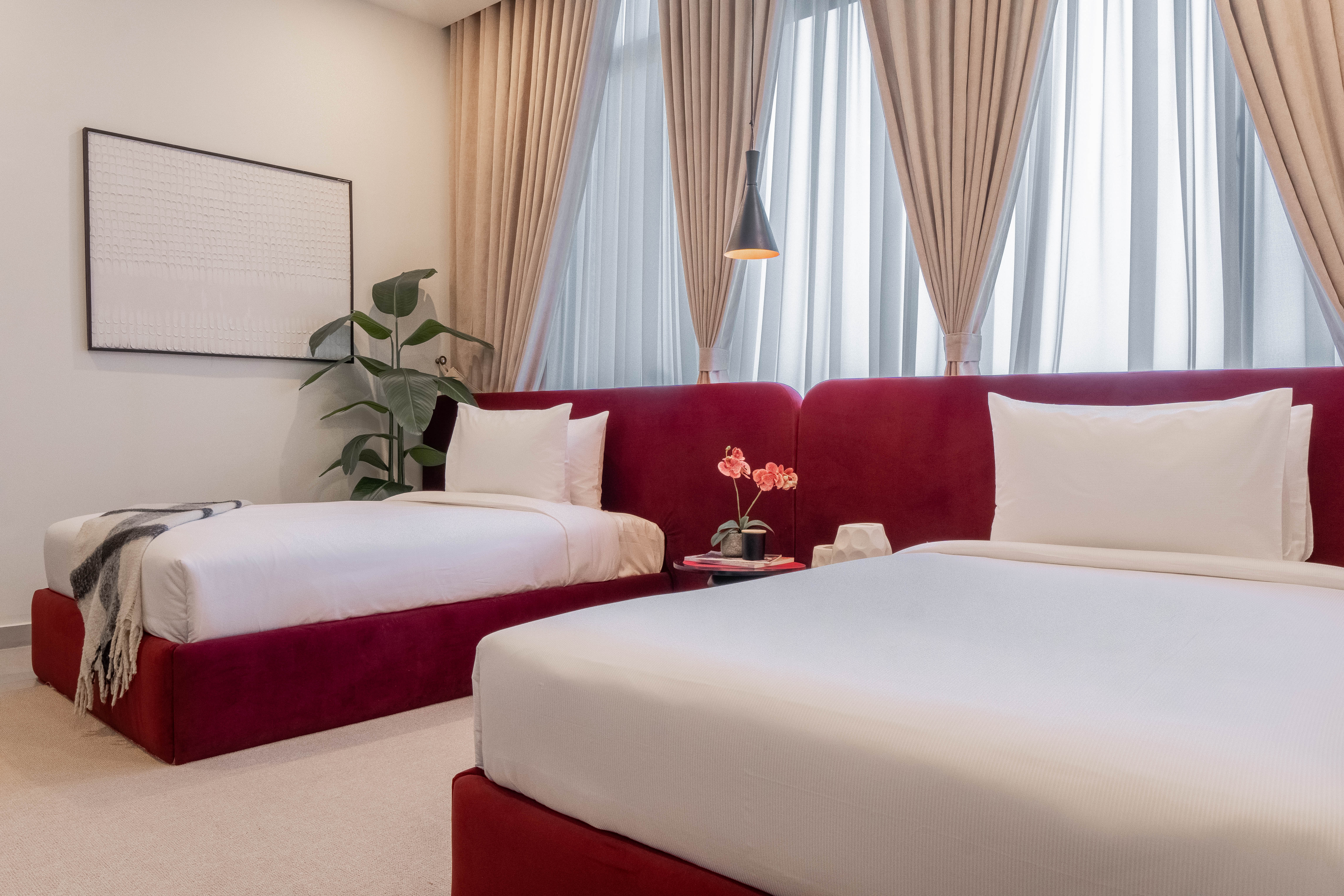 Prime Gulberg 2BR | Luxury Skyline Apartment - Image 4