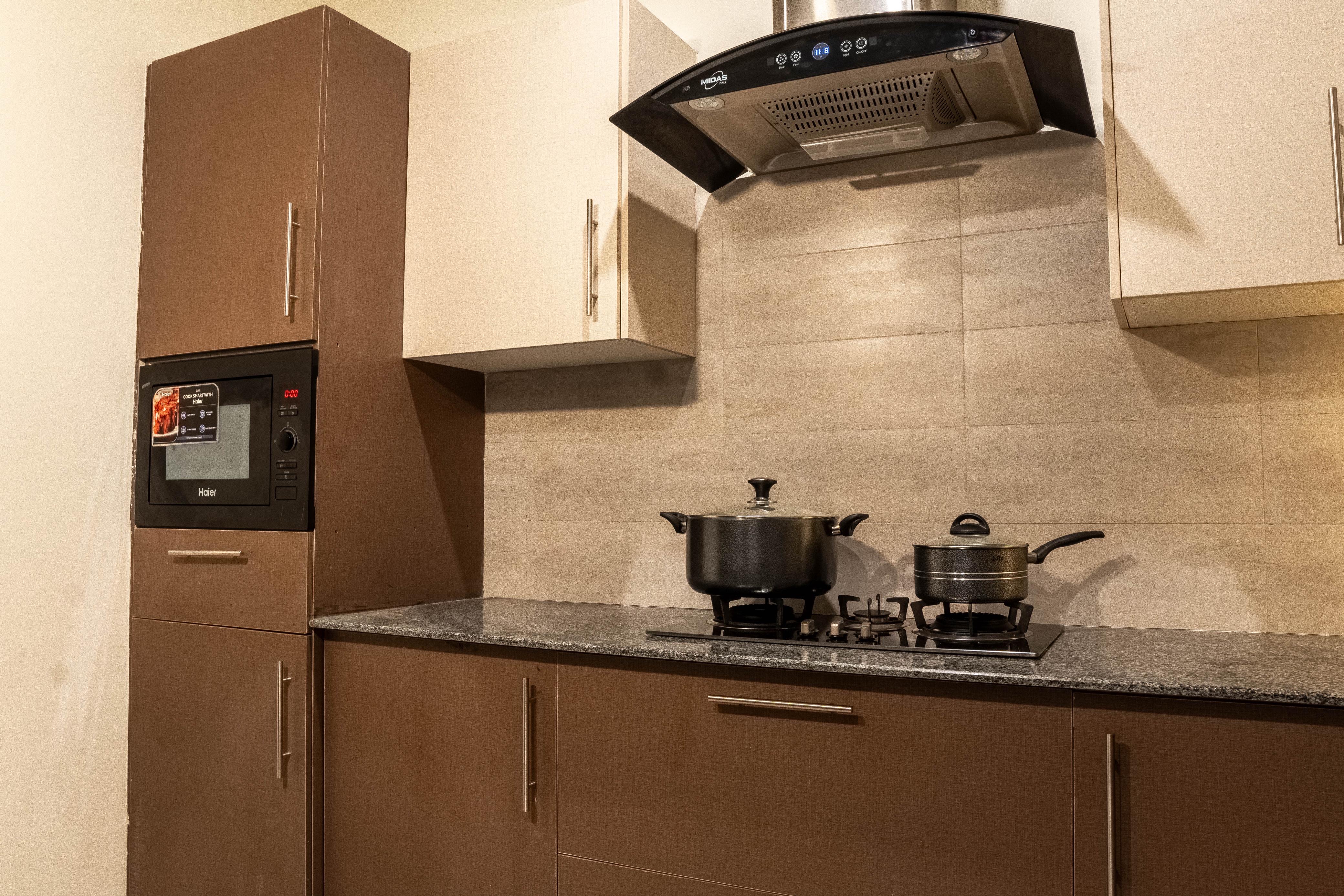 Prime Gulberg 2BR | Luxury Skyline Apartment - Image 18