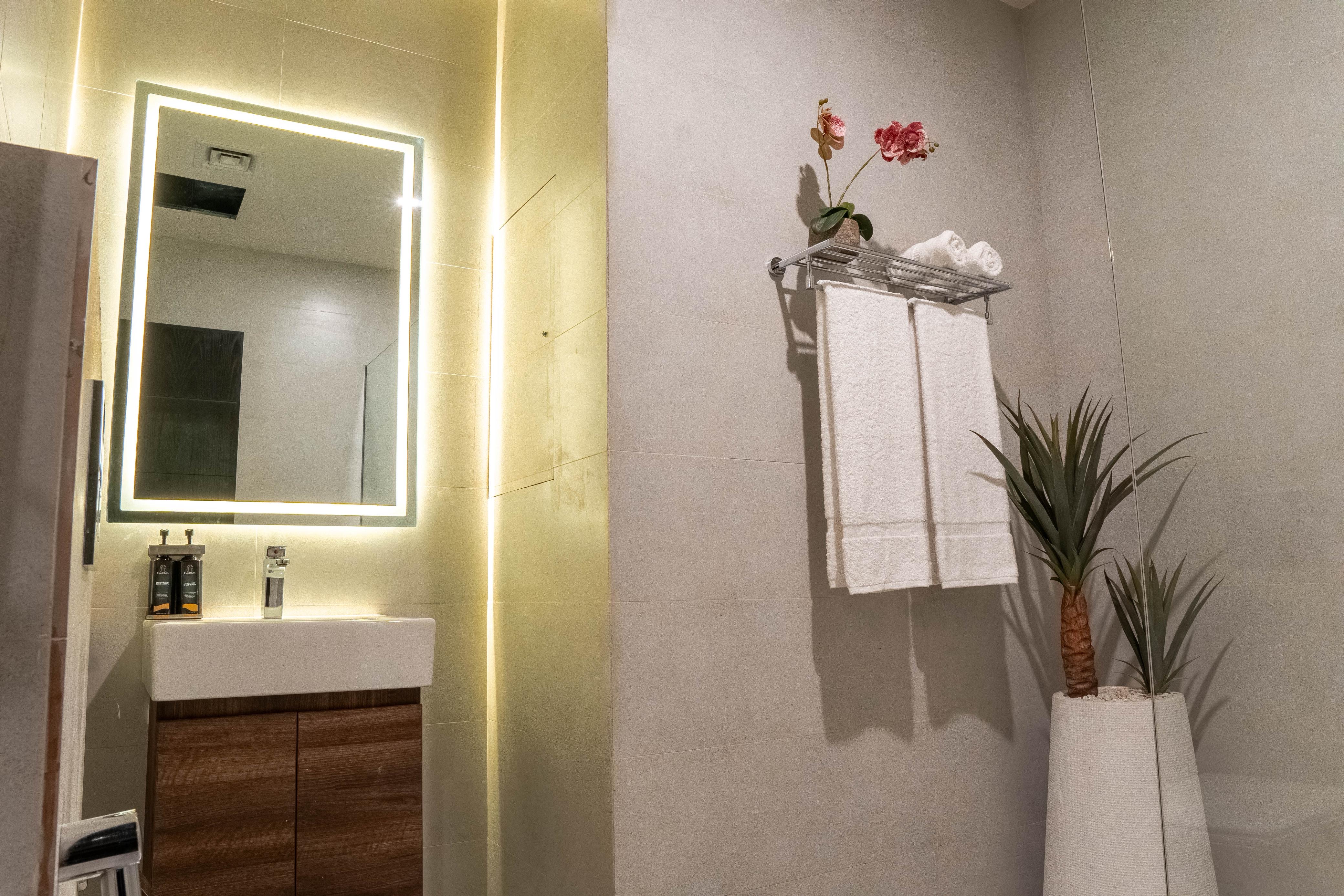 Prime Gulberg 2BR | Luxury Skyline Apartment - Image 20