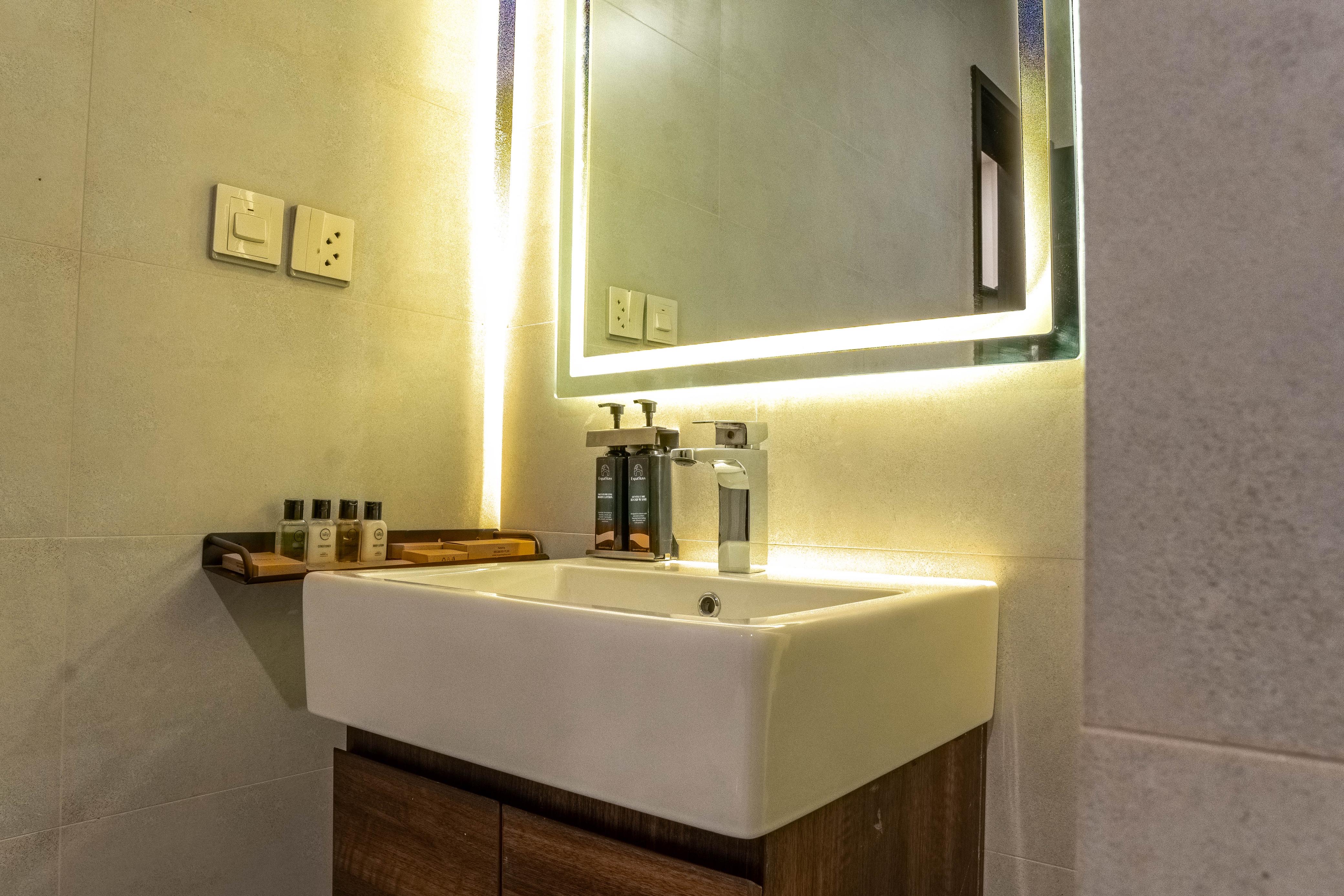 Prime Gulberg 2BR | Luxury Skyline Apartment - Image 22