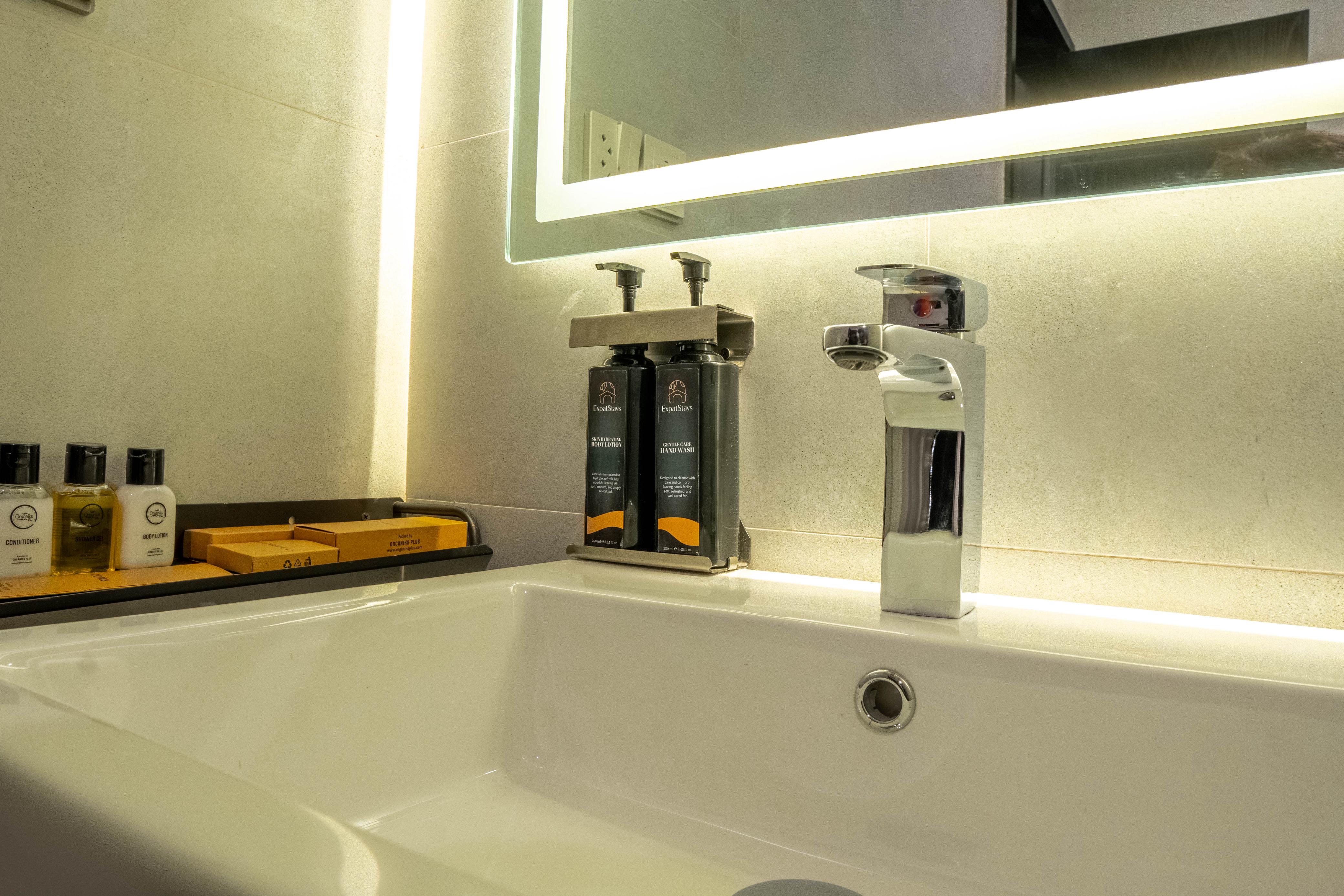 Prime Gulberg 2BR | Luxury Skyline Apartment - Image 23