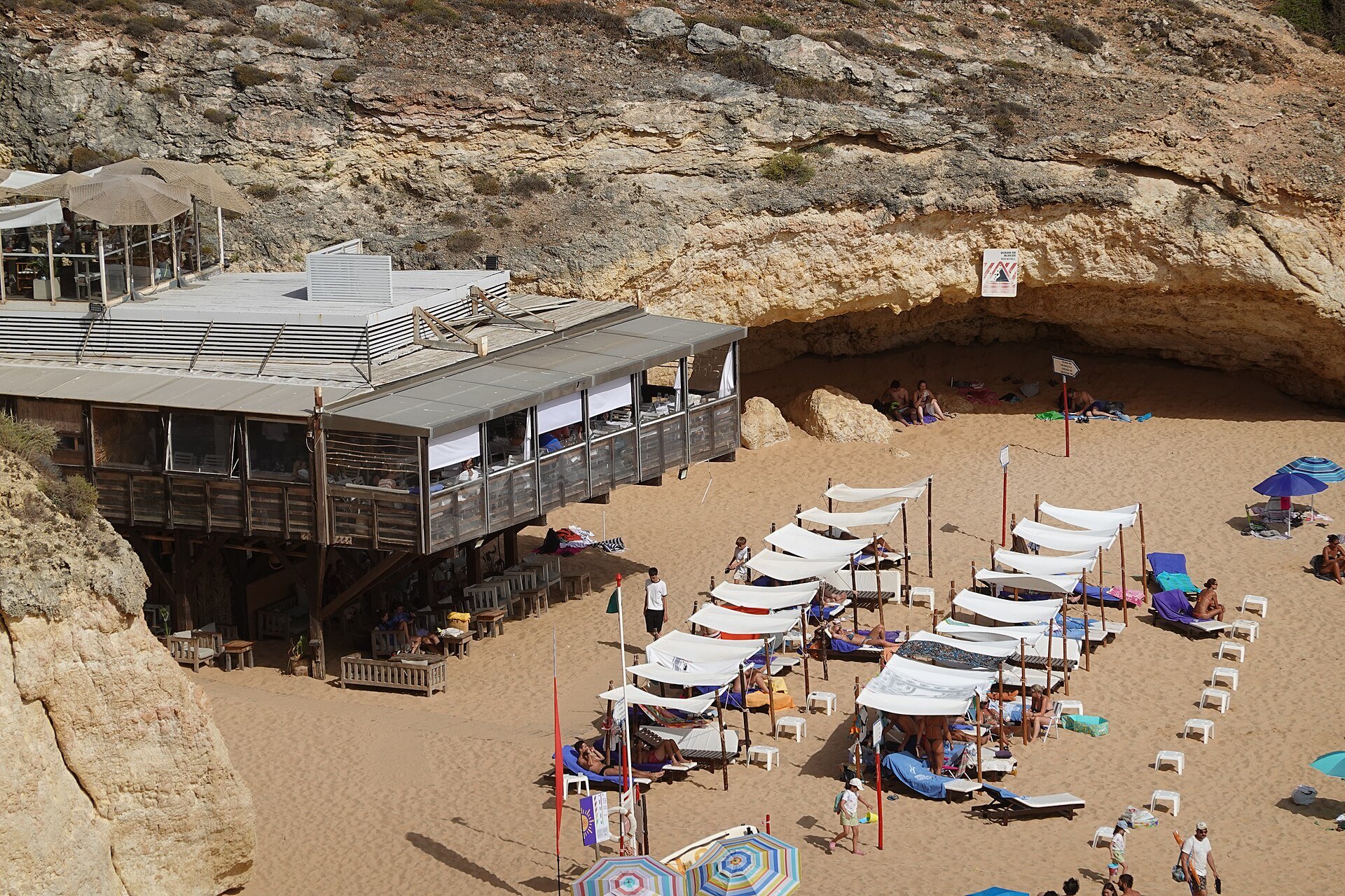Praia dos Caneiros, Lagoa