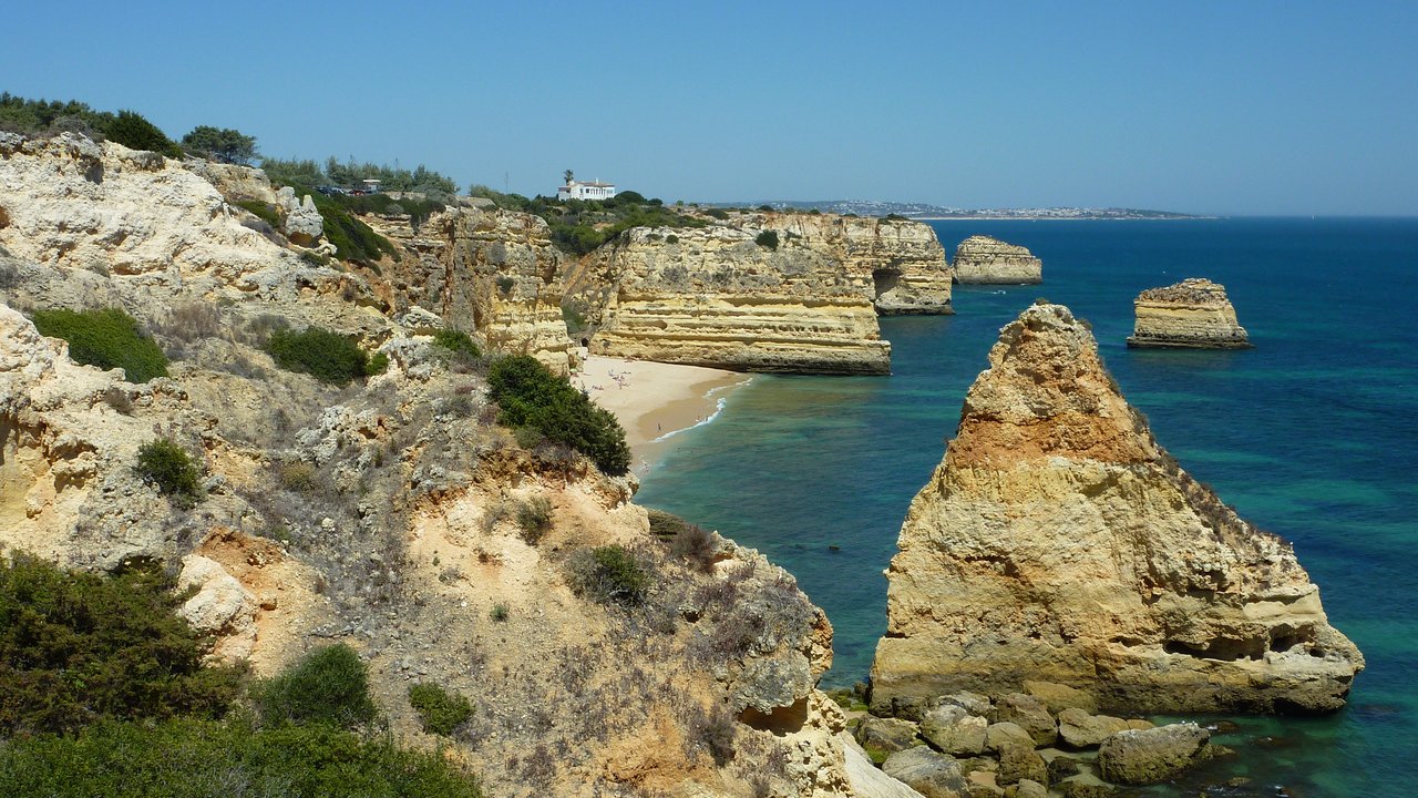 Praia da Marinha, Lagoa